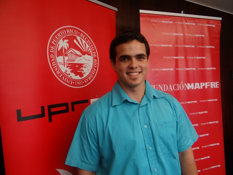 Ganador de la beca “Excelencia Académica”, Ricardo Marrero Sánchez.