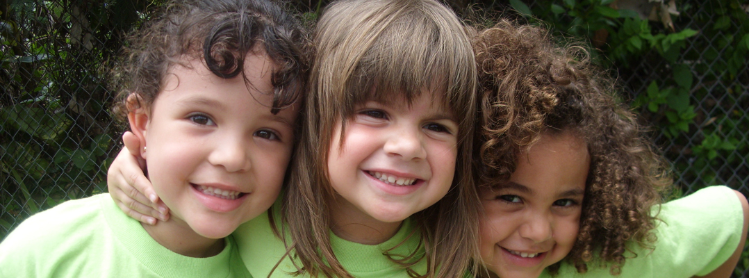 niños en el campamento