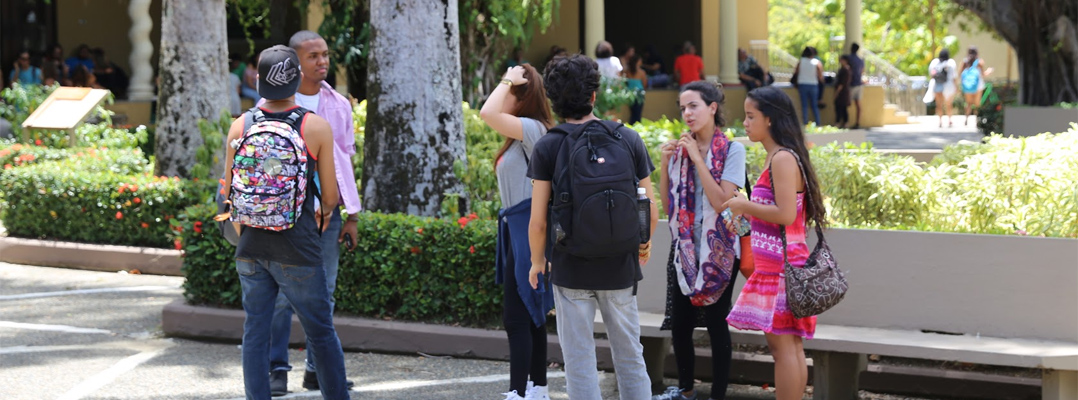 estudiantes cuadrángulo