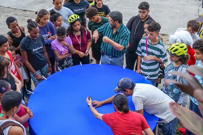 Participantes en demostracion de espacio-tiempo