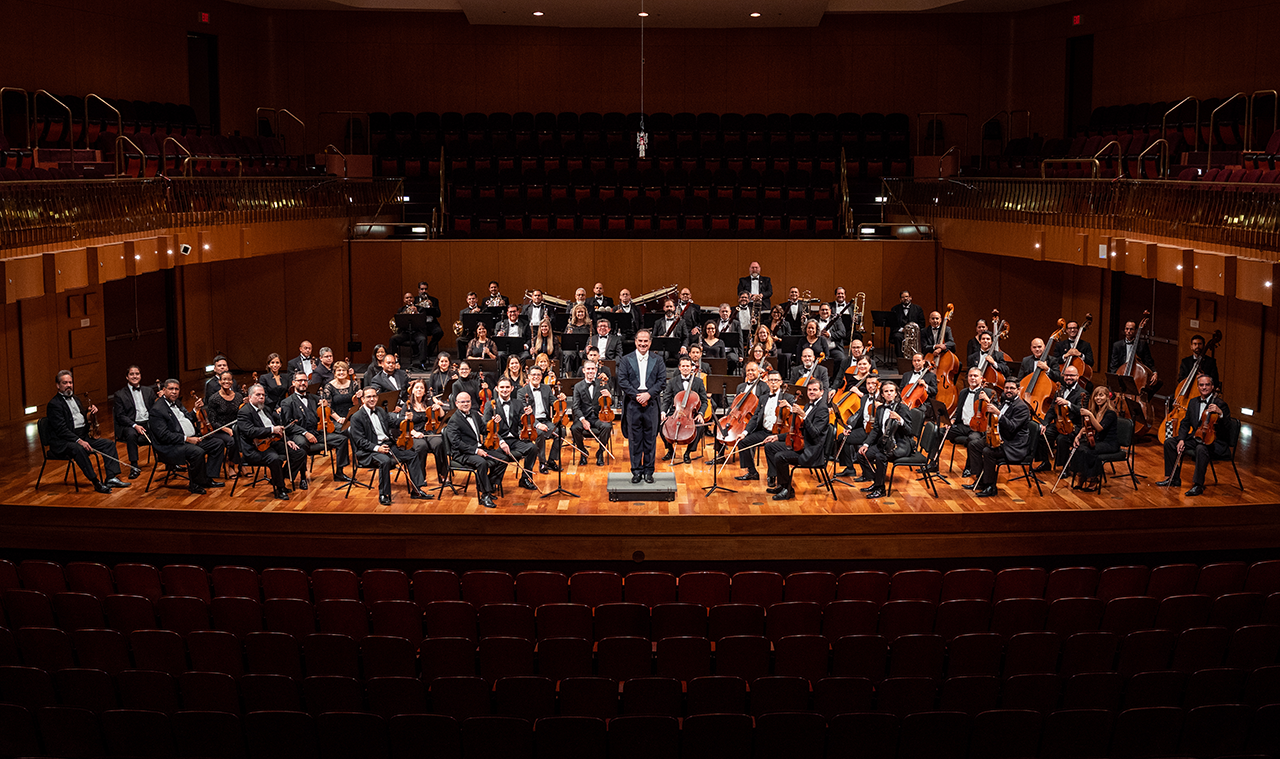 Orquestra Sinfónica dirigida por Maximiano