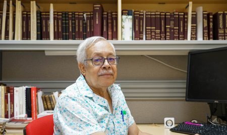 Luego de 51 años de labor, se retira el Registrador del recinto riopedrense de la UPR