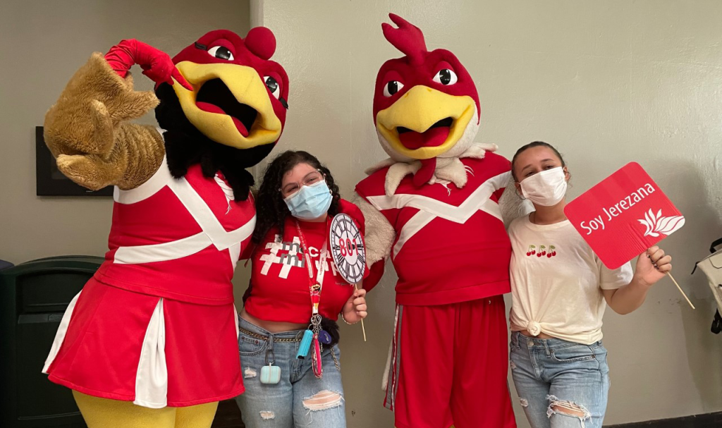 foto estudiantes con mascostas