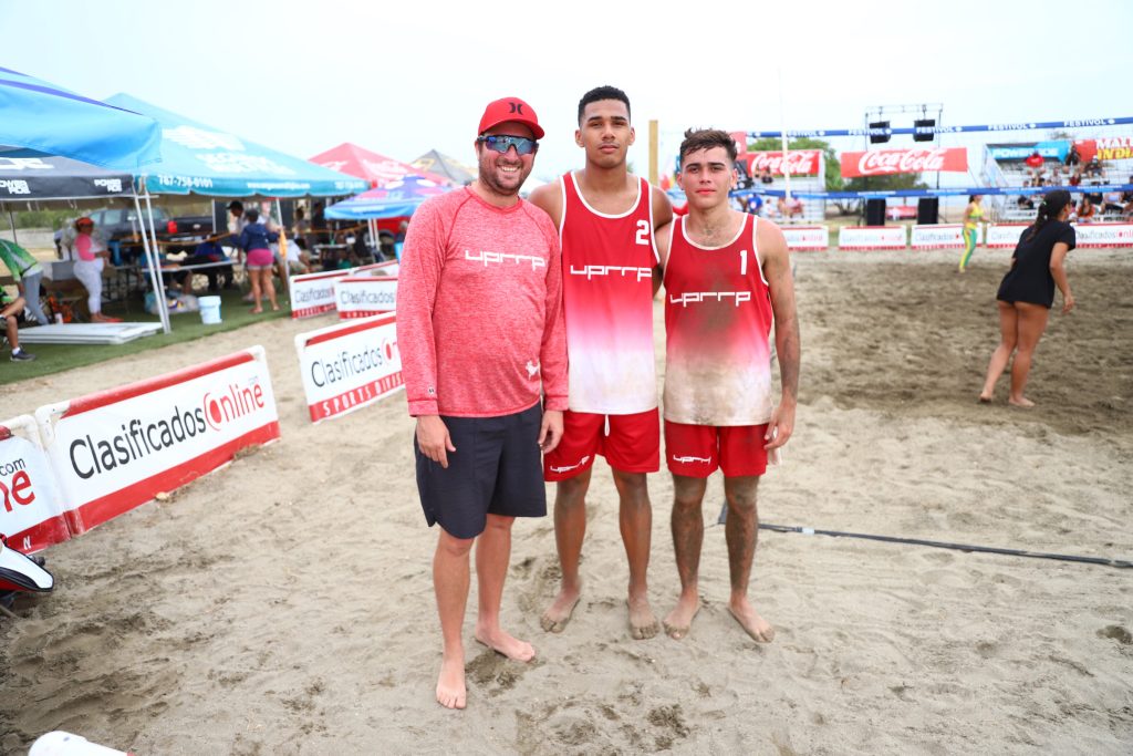 Héctor Valentín y Joseph Oquendo en el voleibol de playa