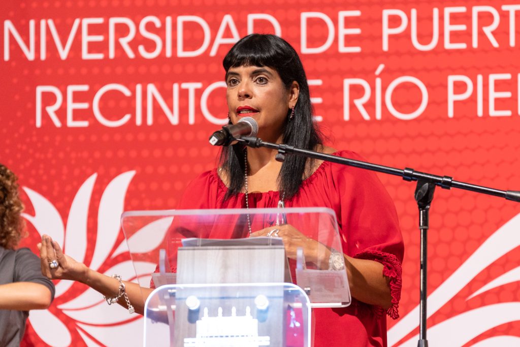 La Decana de Estudiantes, Gloria Díaz