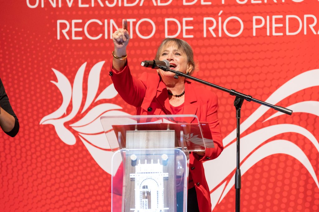 Rectora del Recinto de Río Piedras, la Dra. Angélica Varela Llavona