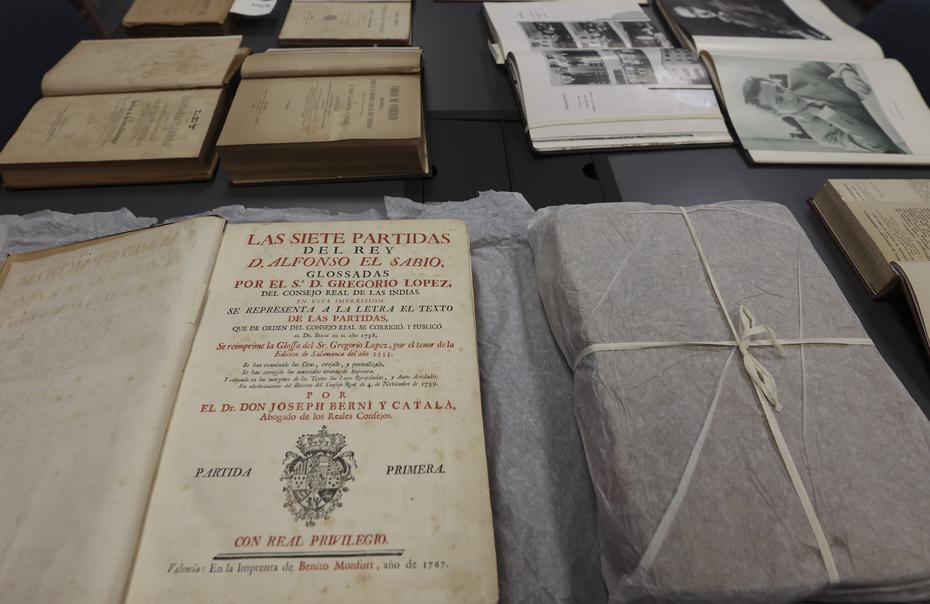 Detalló que conservan los libros bajo condiciones específicas como controlar la humedad. “Tenemos recursos de España, Estados Unidos y Puerto Rico hasta el 1952 para que puedan pertenecer a esta colección”, dijo la bibliotecaria. (Foto - Vanessa Serra Díaz)