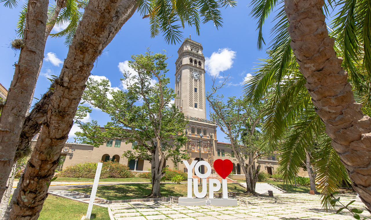 Imagen de la torre de la UPRRP