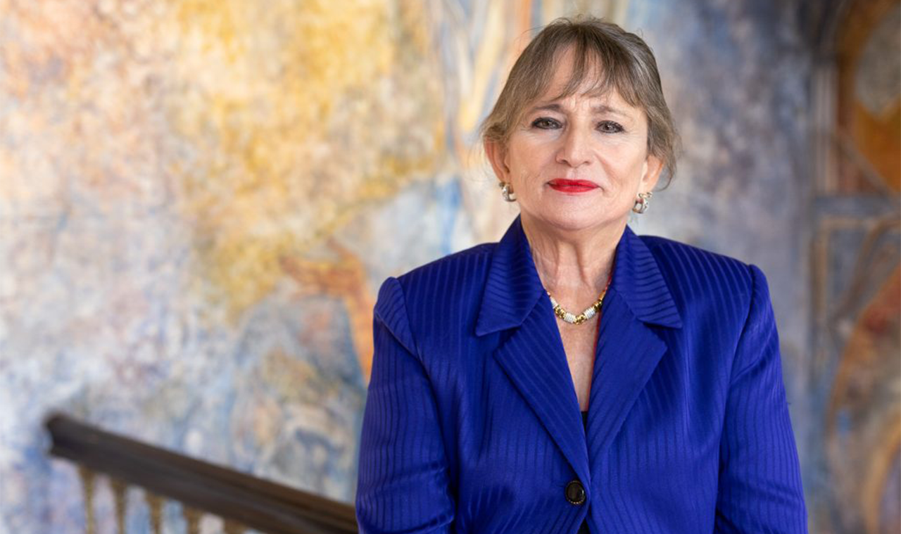 Foto portrait de la rector Angélica Varela Laavona