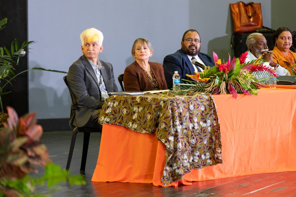 En la foto el Dr. Corrales, la Dra. Varela Llavona y El Dr. Ramos Parés