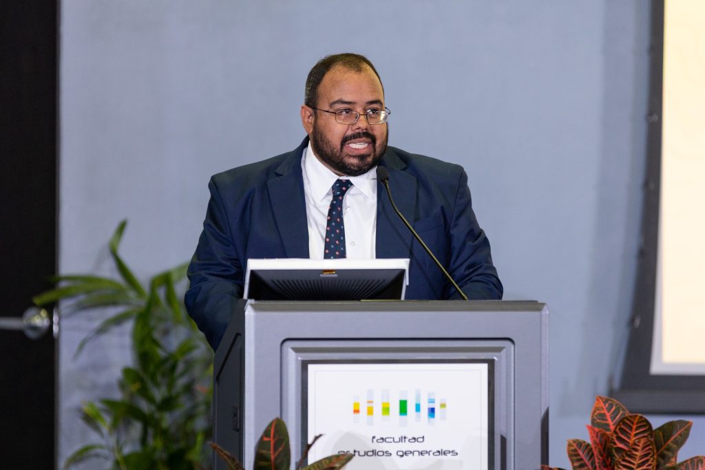 Foto del secretario dl departamento de educación, Eliezer Ramos Parés en la Segunda Cumbre Internacional en Afrodescendencia