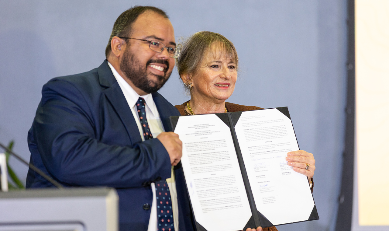 Foto de portada de la nota sobre esfuerzos para la erradicación del racismo en las comunidades escolares entre la UPRRP y el departamento de educación