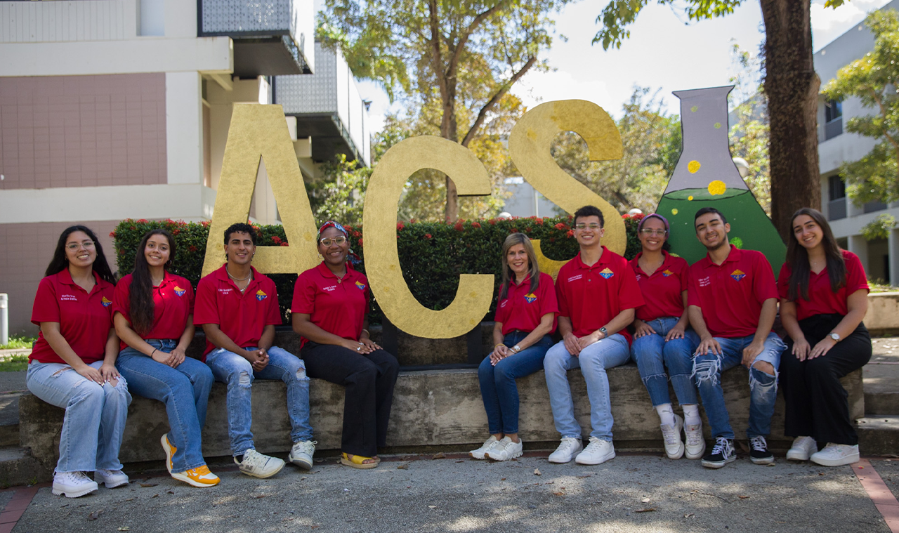 Foto del grupo de estudiantes de la Sociedad Americana de Quimica