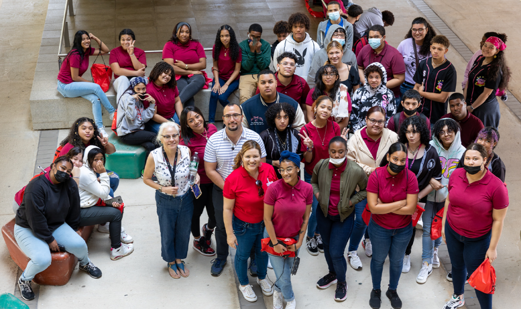 Visita de Estudiantes de escuelas públicas