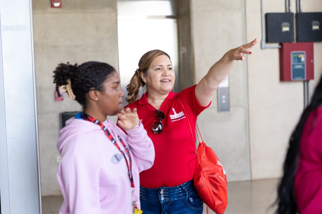 Visita de Estudiantes de escuelas públicas