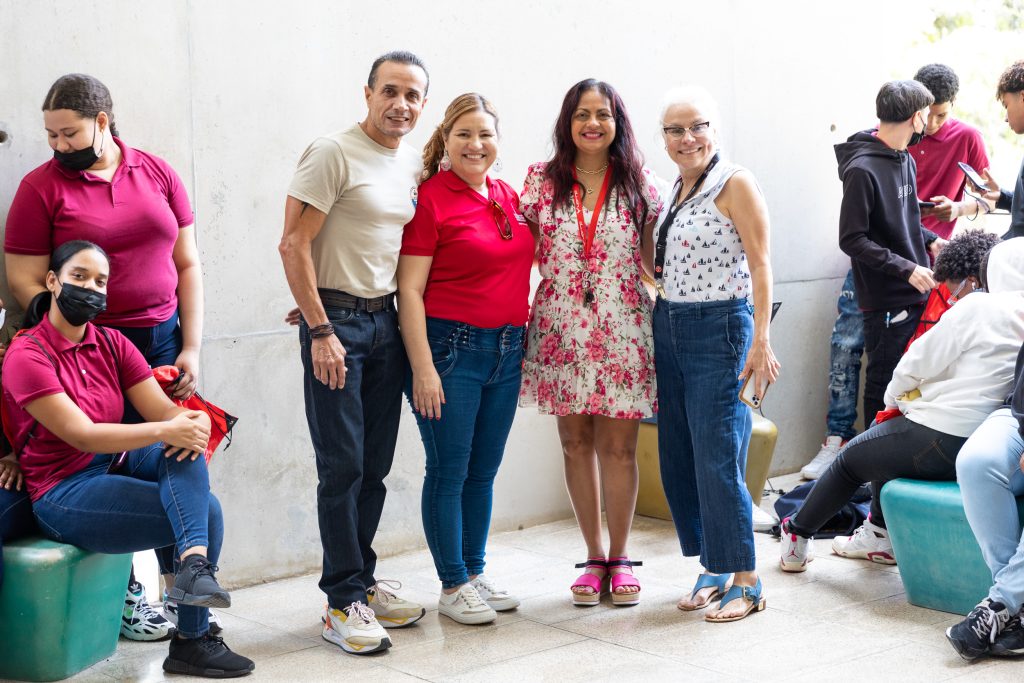 Visita de Estudiantes de escuelas públicas