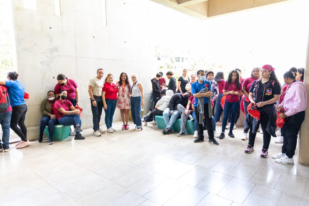 Visita de Estudiantes de escuelas públicas