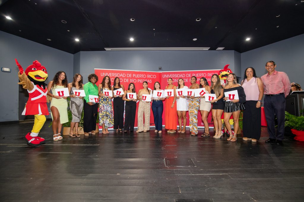 Ceremonia de Reconocimiento a Atletas Destacados y Entrega de la Letra Insignia