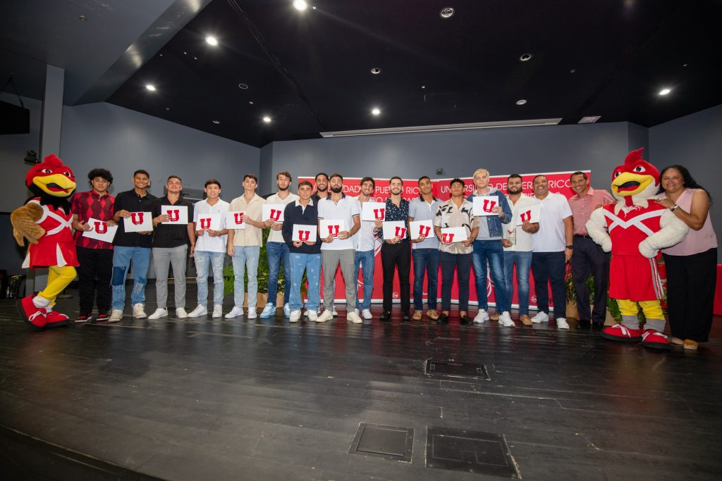 Ceremonia de Reconocimiento a Atletas Destacados y Entrega de la Letra Insignia