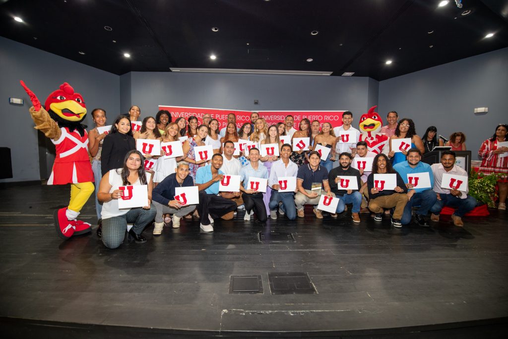 Ceremonia de Reconocimiento a Atletas Destacados y Entrega de la Letra Insignia