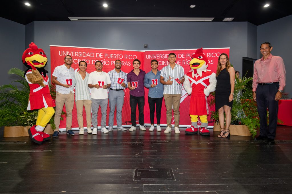 Ceremonia de Reconocimiento a Atletas Destacados y Entrega de la Letra Insignia