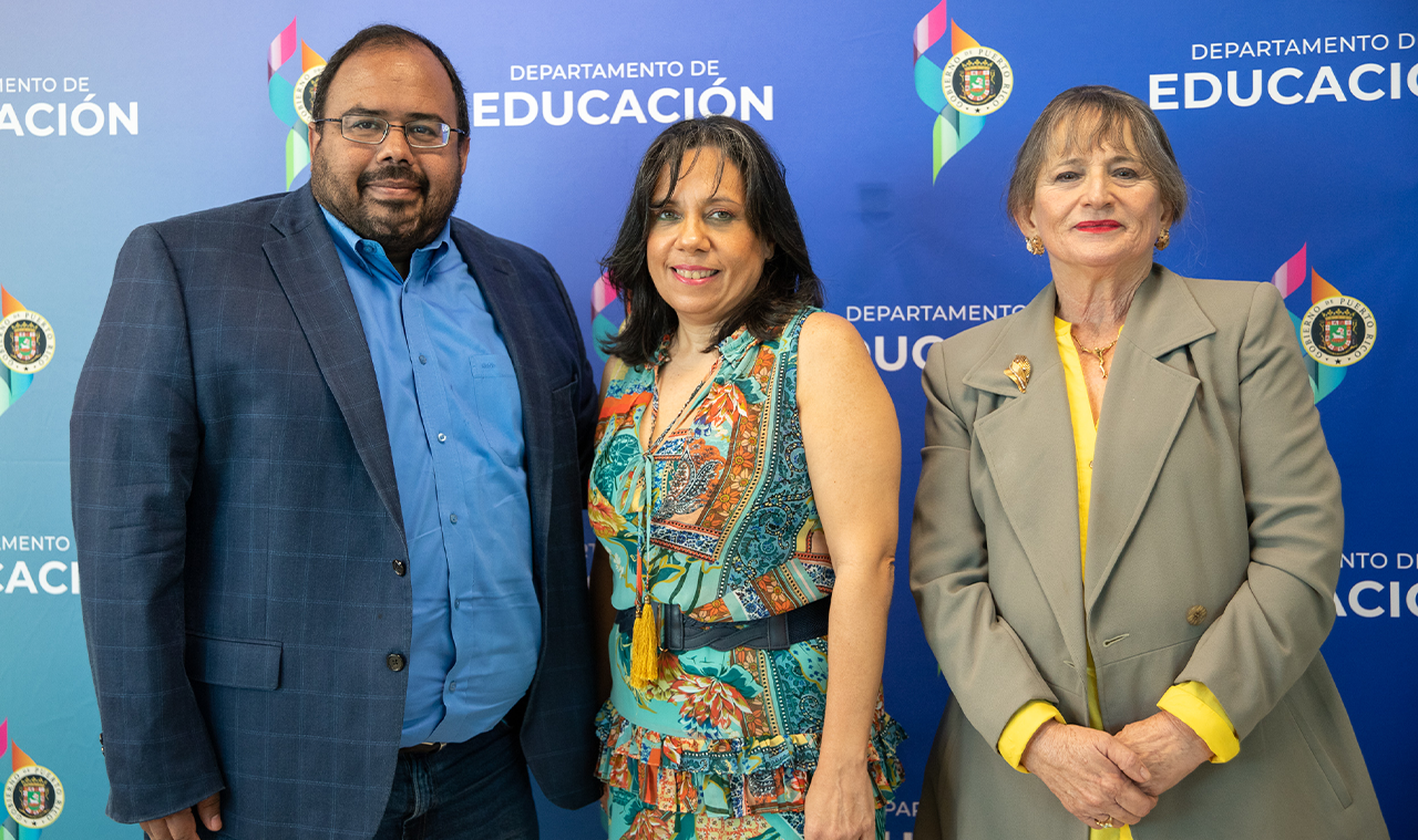 Eliezer Ramos, secretario del Departamento de Educación; Dra. Eileen Segarra, catedrática Departamento Economía y Dra. Angélica Varela, rectora Recinto de Río Piedras de la UPR