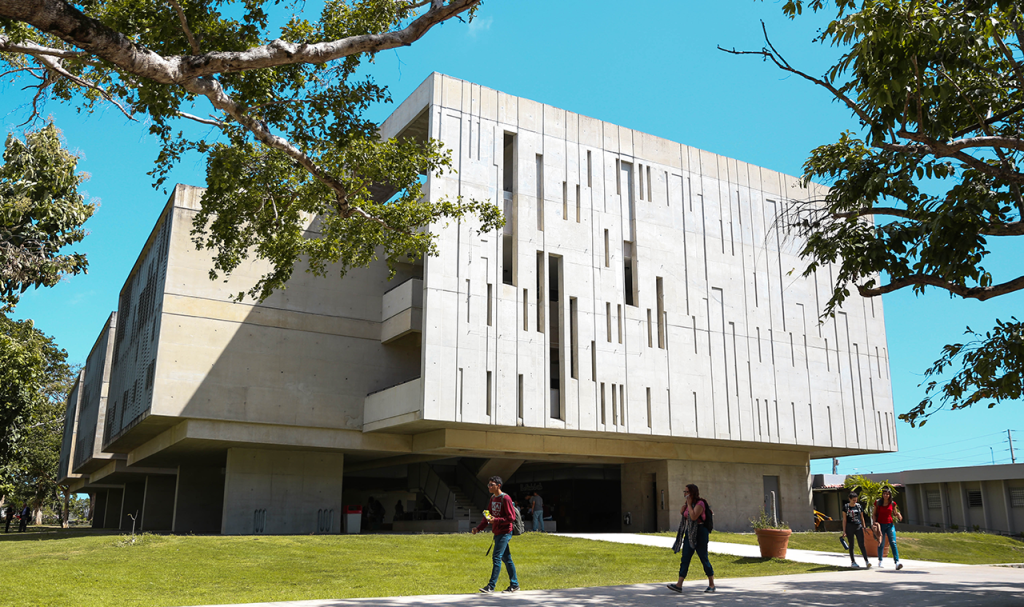 Lateral del Edificio de Estudios Generales