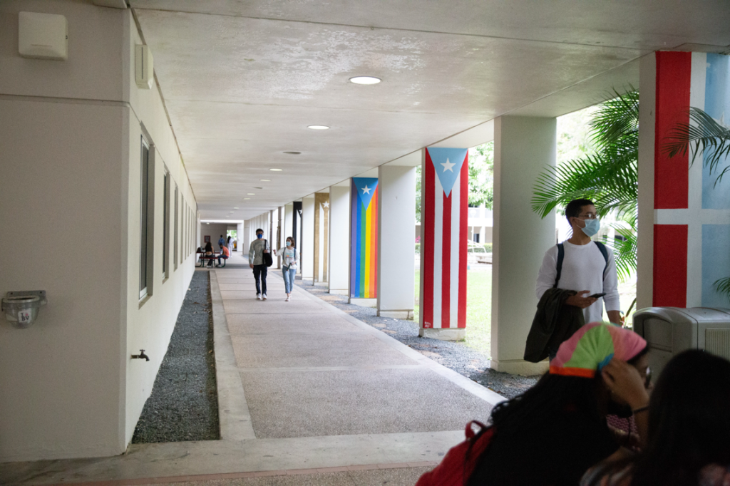 Pasillo de la Facultad de Ciencias Naturales