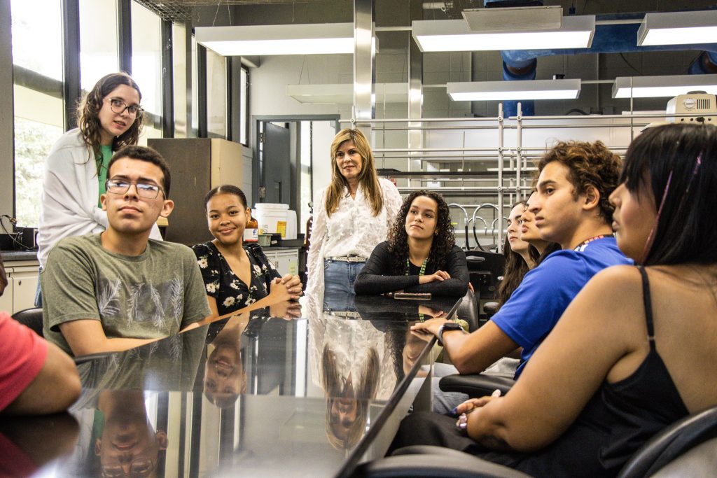 Mentores y estudiantes del proyecto SEED reunidos