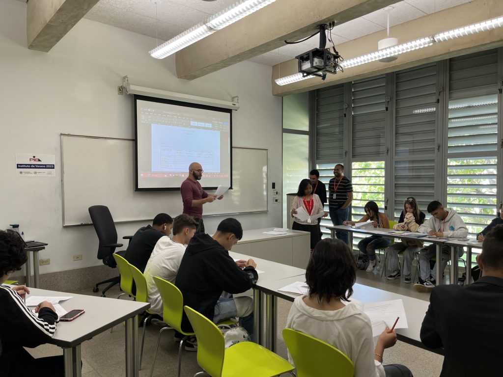 Grupo de estudiantes del Instituto de Verano