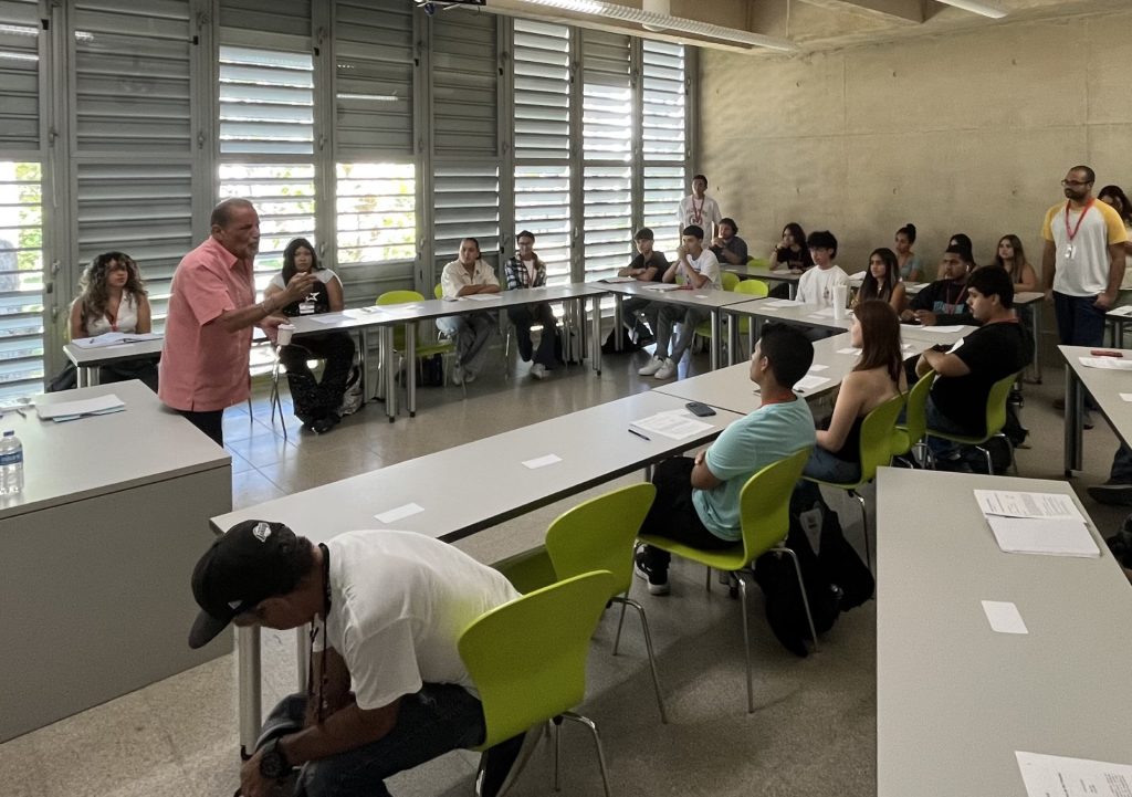 Carlos Sánchez Zambrana, Decano de la Facultad de Estudios Generales. Bienvenida