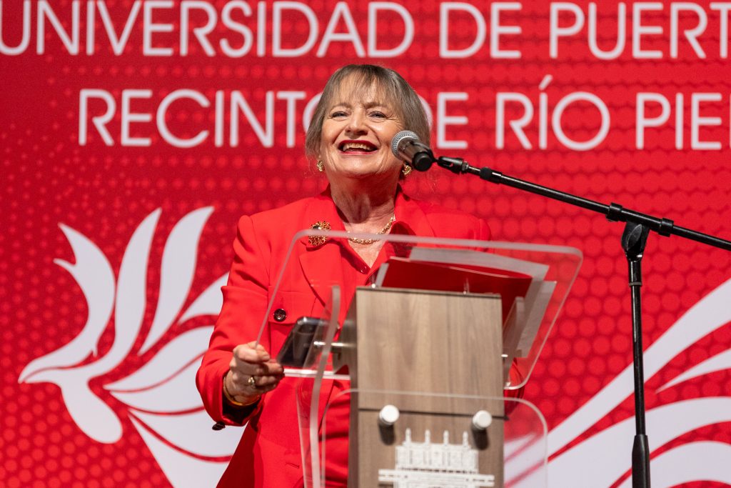 Angélica Varela Llavona, Rectora del Recinto
