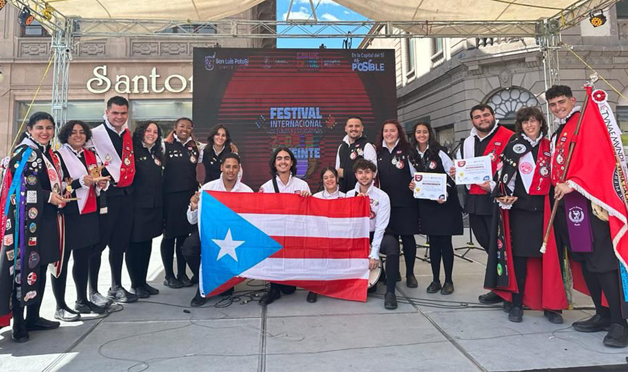 Foto de grupo de la Tuna de la UPR en México