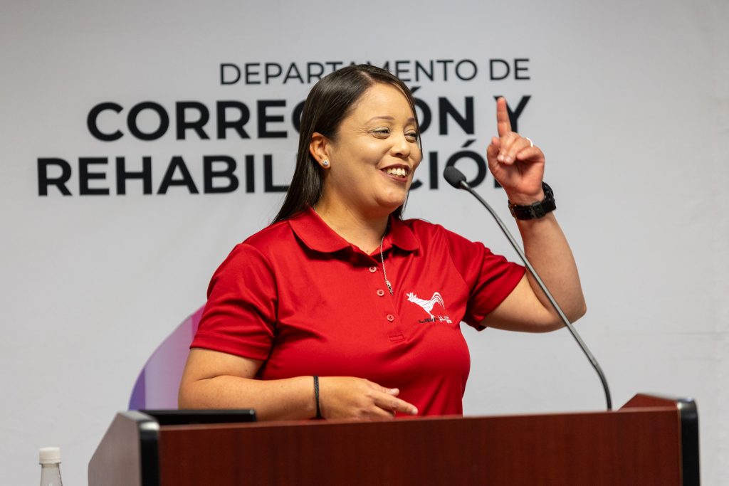 Foto de confinada en entrevista a los medios