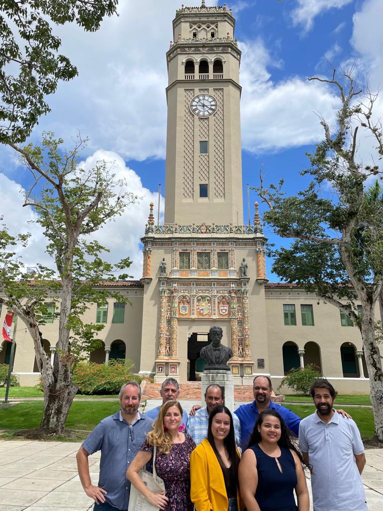 Equipo de investigadores de la UPR RP compuesto por: Dr. José L. Agosto Rivera, Dr. José Soto Sonera; el Dr. Joseph Carroll Miranda; el Dr. Amilcar Vélez; el Dr. Jaime Abreu: Cristina Martínez Benito, Alfredo Ghezzi y Miguel Urdaneta.