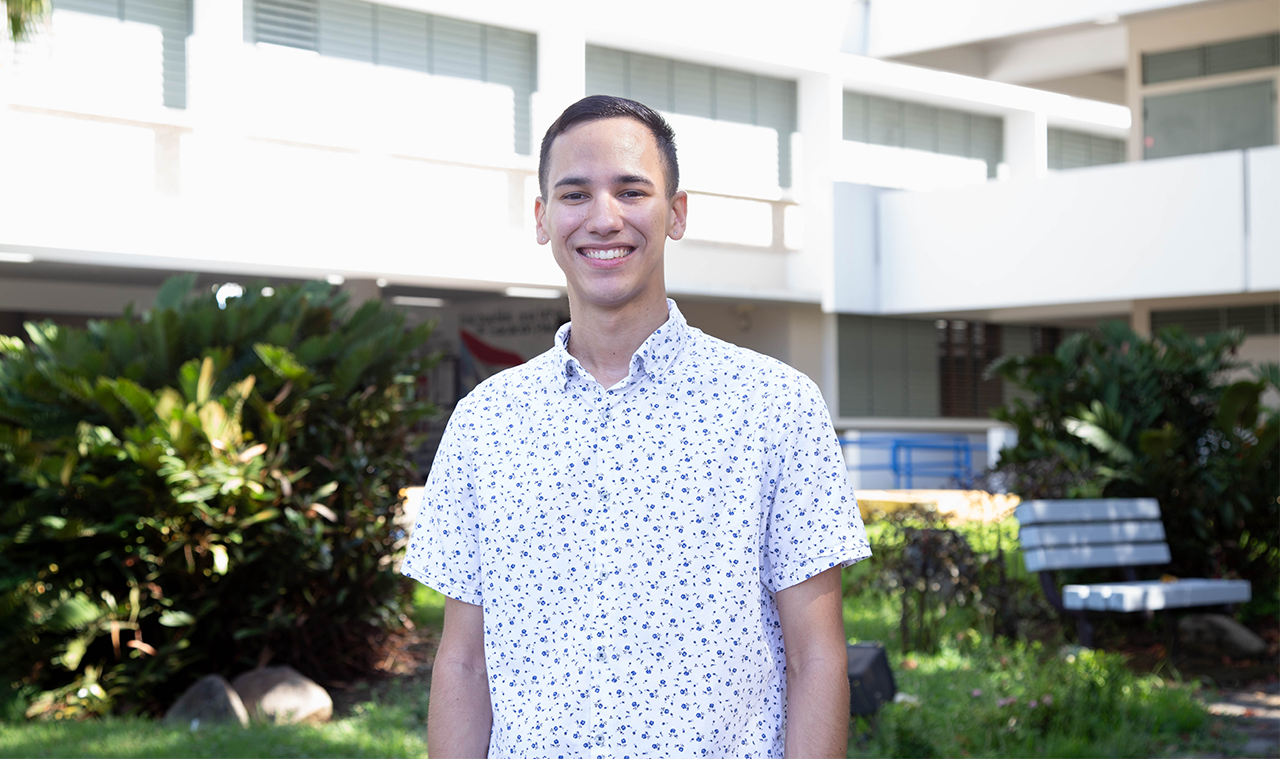 Foto de Joey Quiñones, estudiante del Programa de Ciencia Política, adscrito a la Facultad de Ciencias Sociales