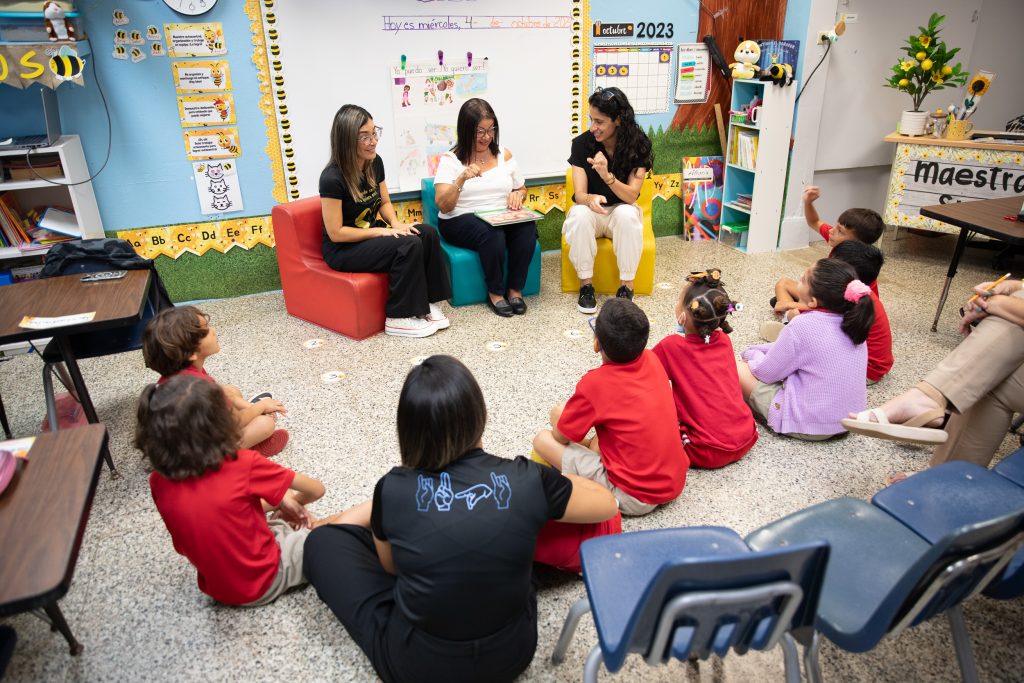 Estudiantes de la Escuela Elemental de la UPR