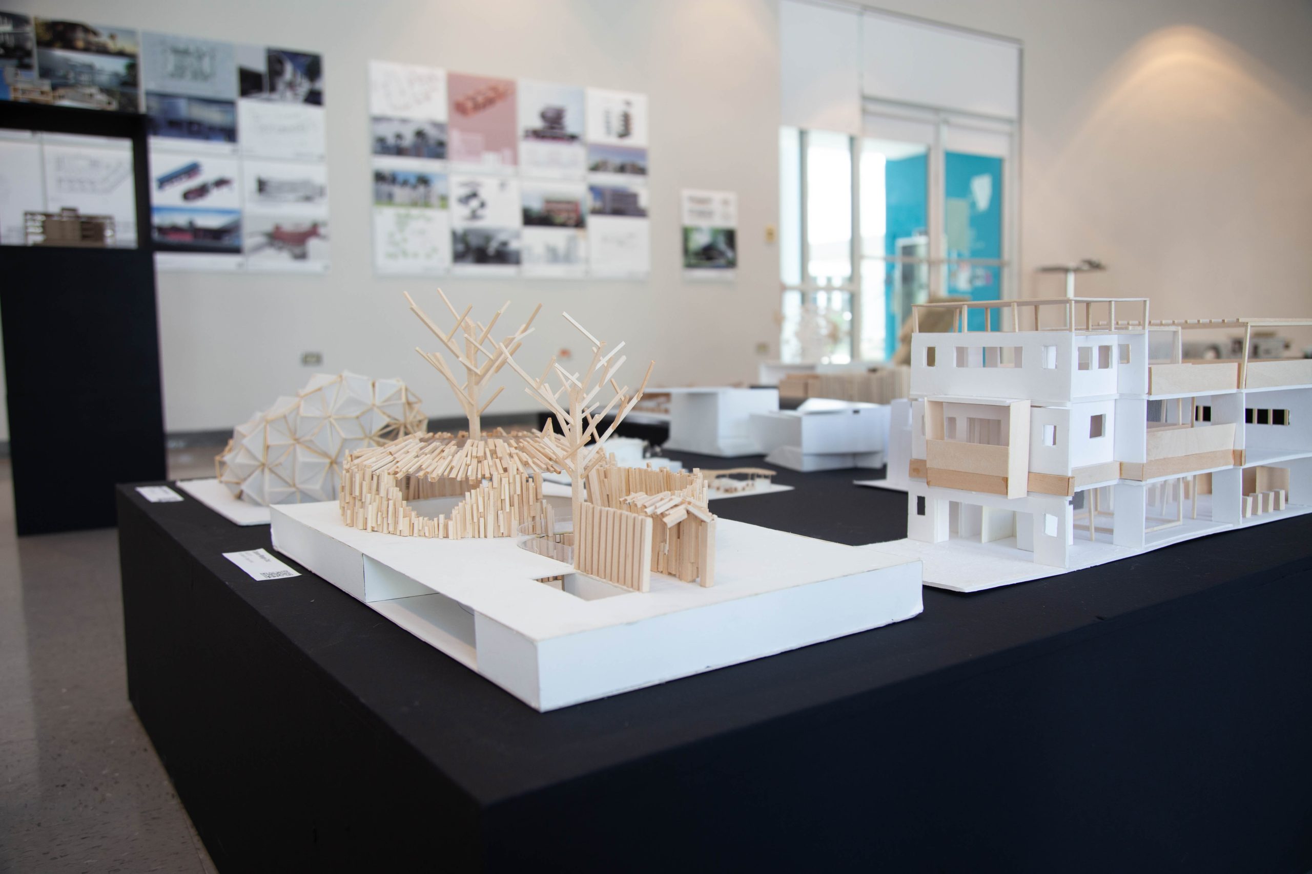 Exhibición de trabajo estudiantiles de Escuela de Arquitectura
