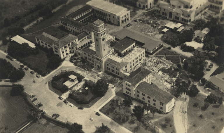 Foto antigua de la torre uprrp