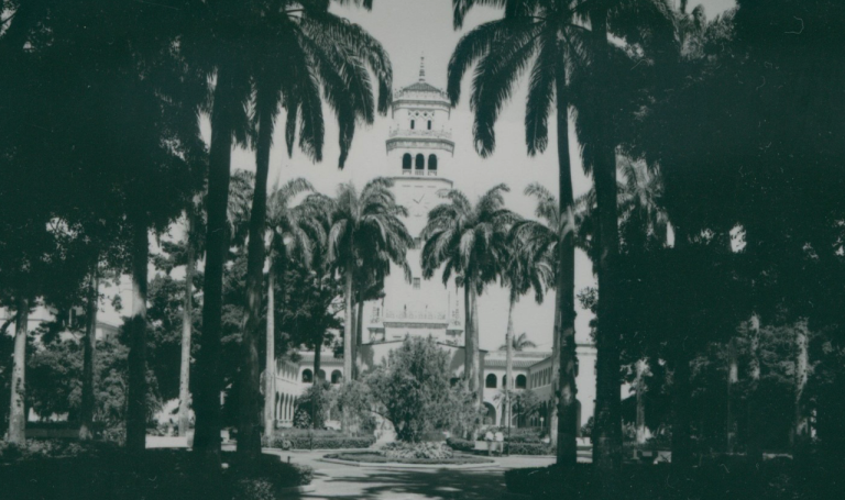 Foto antigua de la torre de la uprrp