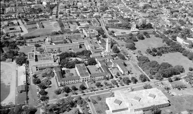 Foto antigua de la torre uprrp