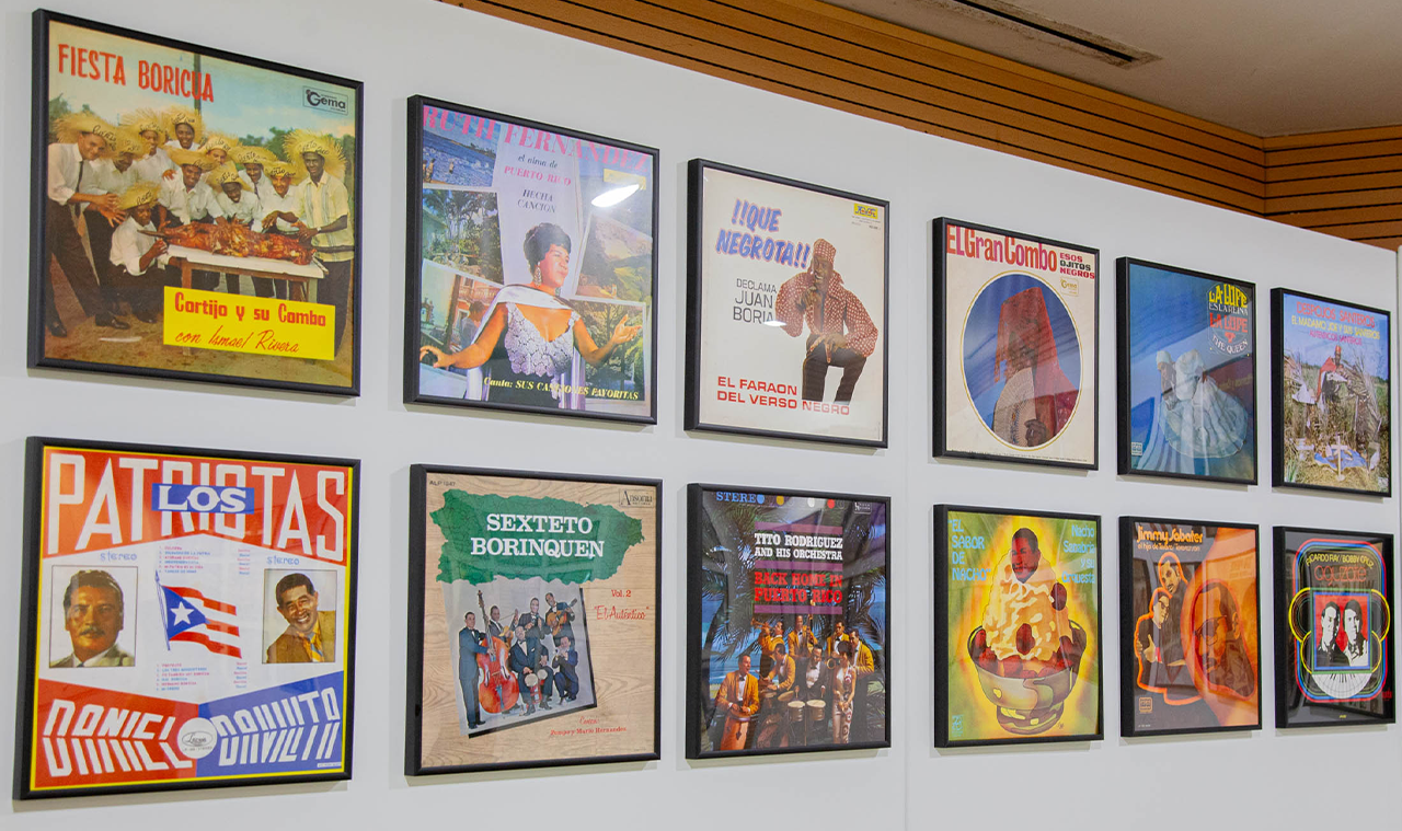 “Las Caras Lindas”, exhibición de carátulas de elepés de vinilo, que aborda el tema de la afrodescendencia