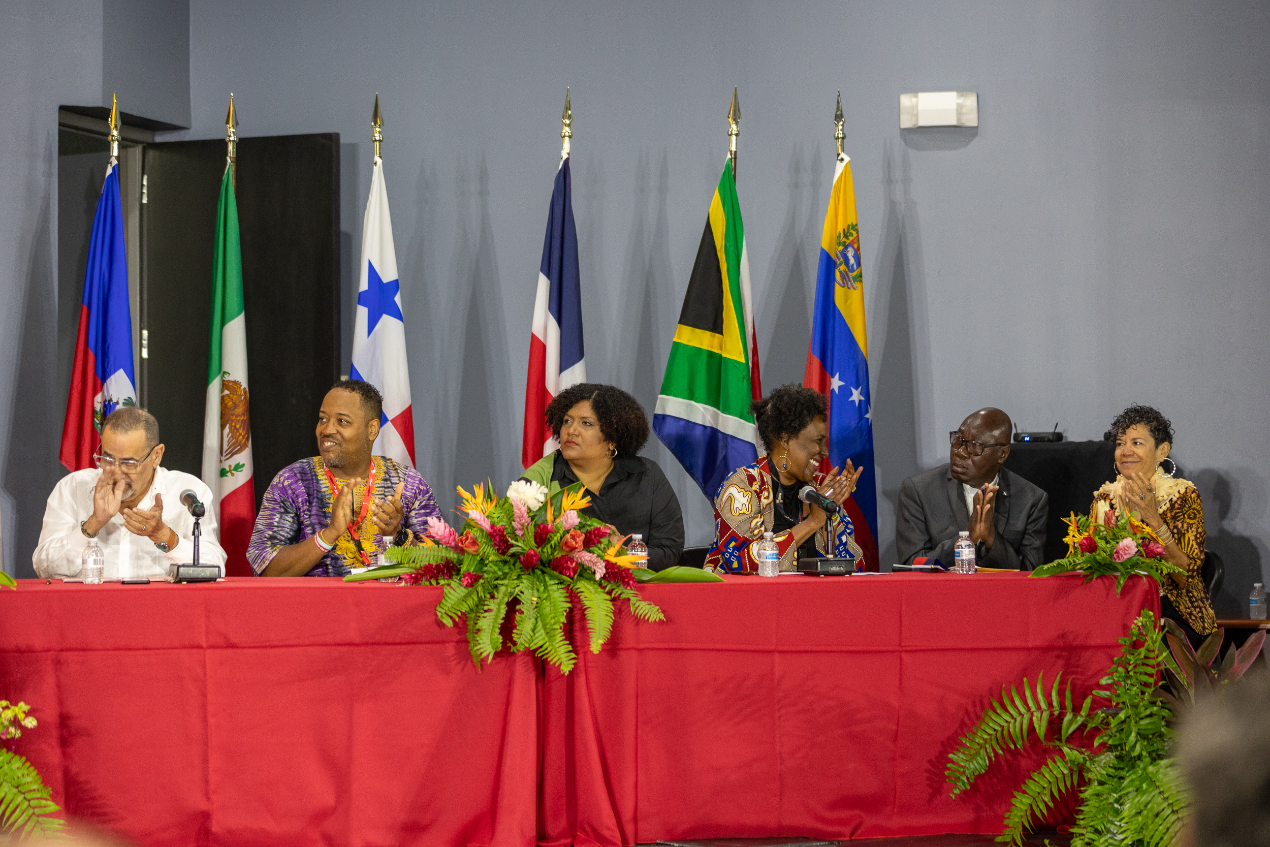 Parte del panel de la apertura de la Cumbre Afro 2024