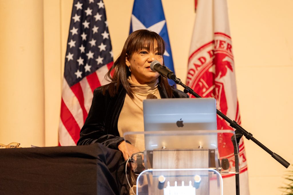 Ana M. Lucumi, Vicepresidenta de Programas Profesionales y a Distancia de la Universidad de Puerto Rico