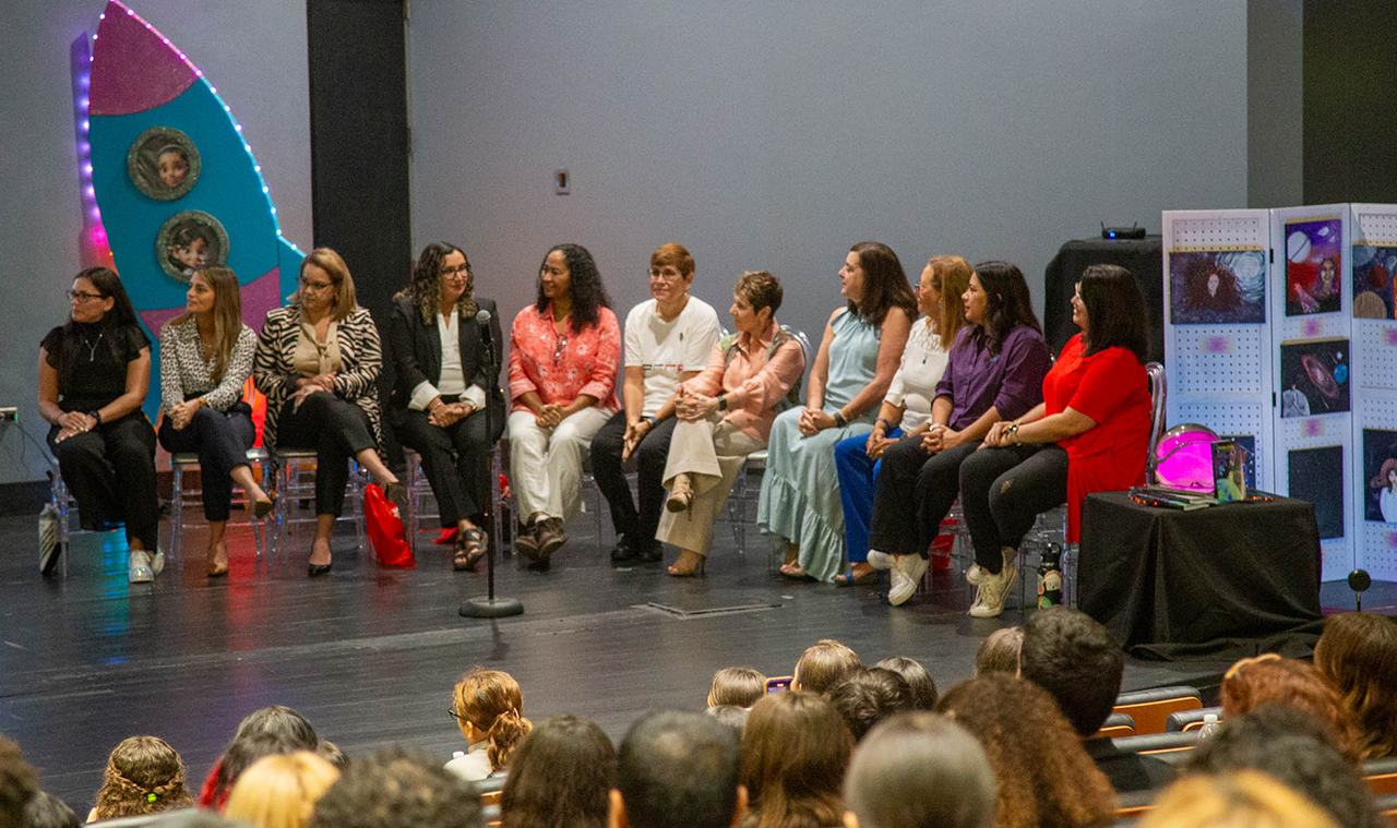 Cientos de niñas comparten con destacadas científicas en la edición anual del simposio “El Poder de la Mujer en la Ciencia”