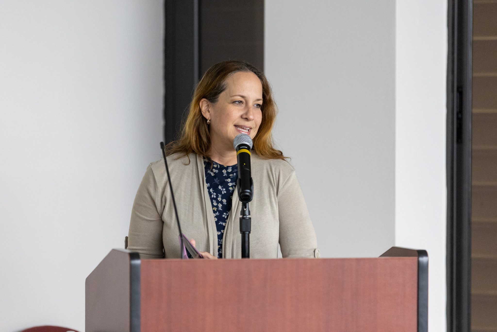 La doctora Laura Fantauzzi Marrero -decana asociada interina de Asuntos Académicos en la FCS- ofreció un breve saludo a los presentes.