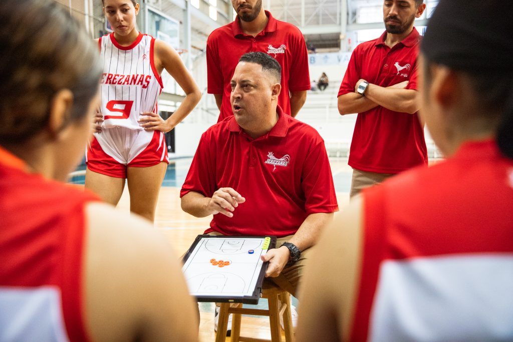 Jorge Otero, entrenador del quinteto femenino del Recinto de Río Piedras.