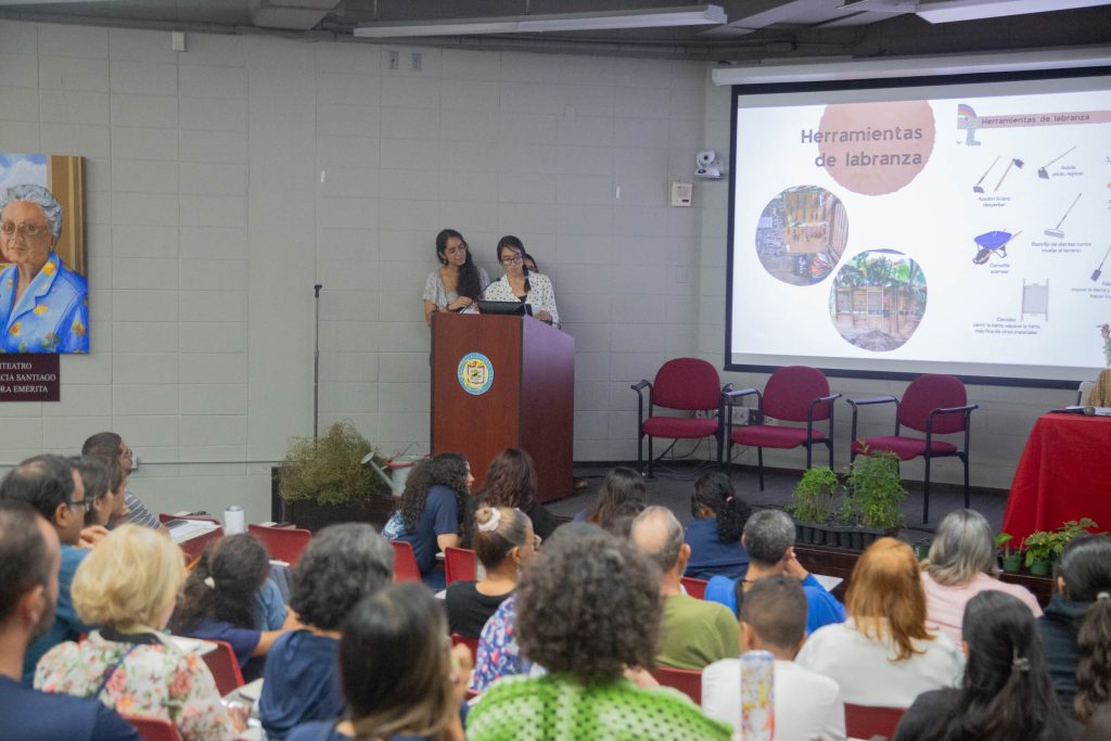 Cerca de 70 estudiantes de diversas escuelas Montessori participaron en la presentación de la guía