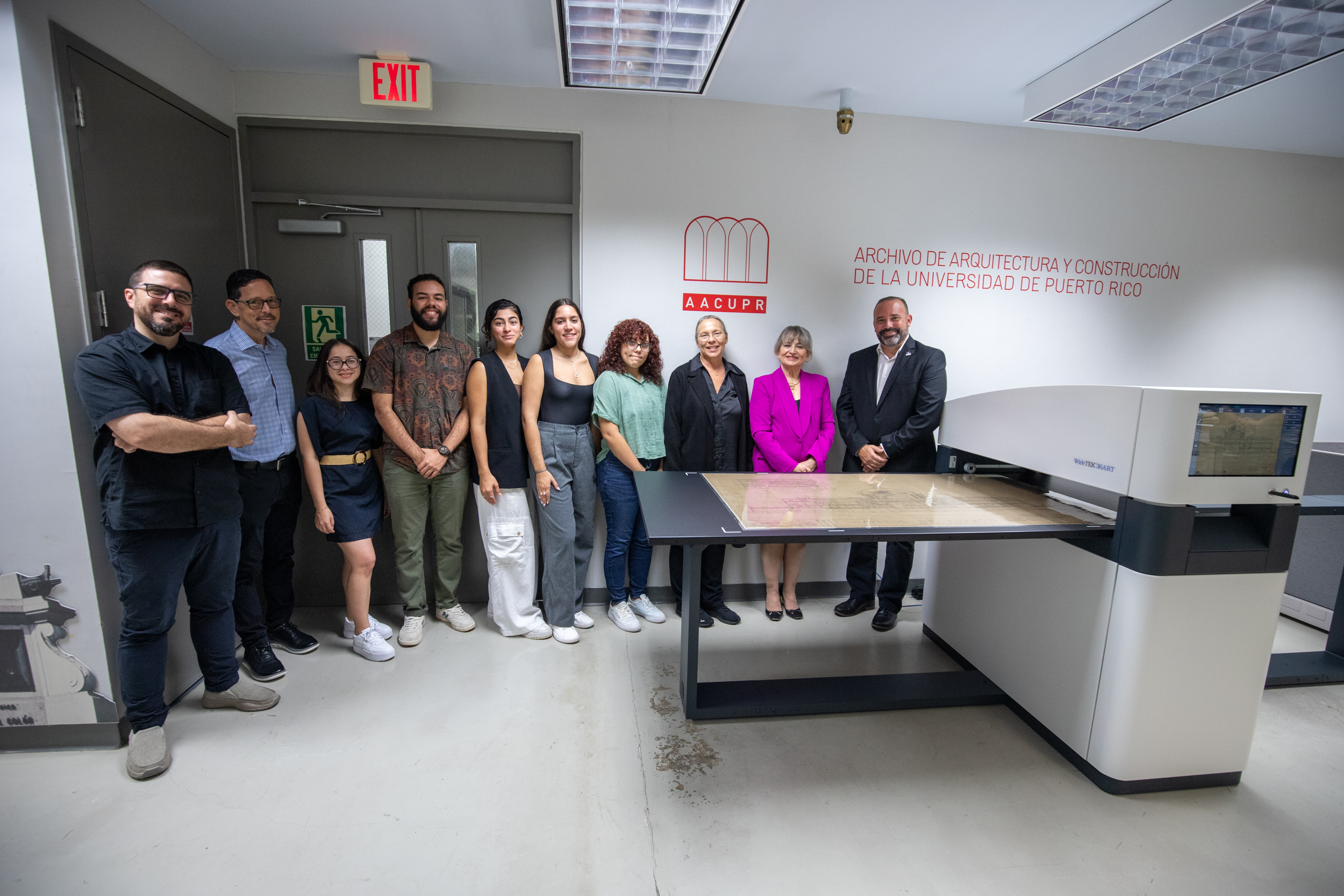 Estudiantes de arquitectura que tuvieron la oportunidad de obtener una experiencia laboral, durante su formación académica, de contacto directo con la conservación del patrimonio histórico y cultural en el Distrito Capitolino de Puerto Rico.