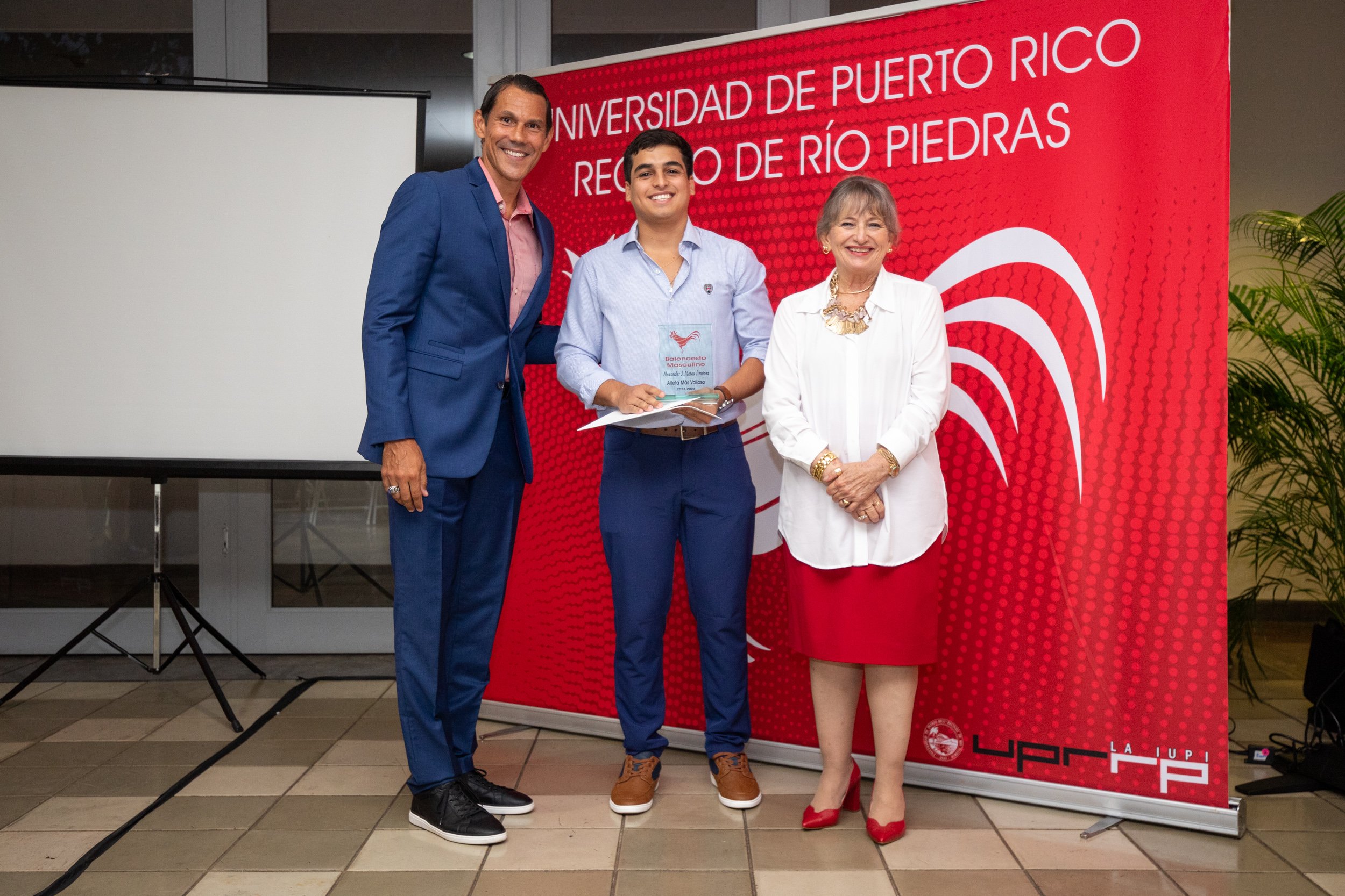Alexander J. Matos Jiménez, atleta más valioso del baloncesto masculino